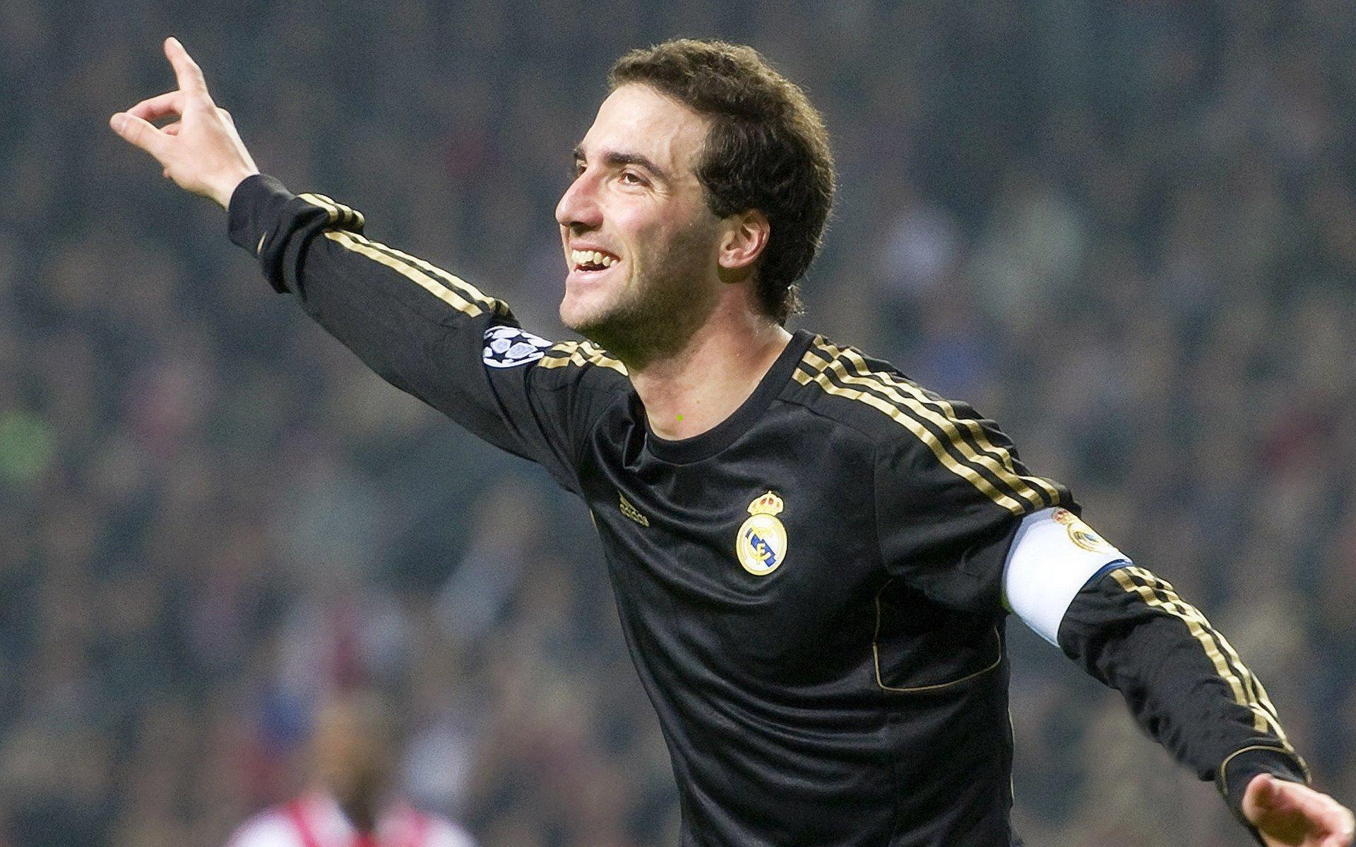 张玉宁公开质疑足协处罚，职业生涯蒙受污点，内心难以平复